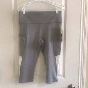 NWT Athleta Up For Anything Crop Legging - Medium
